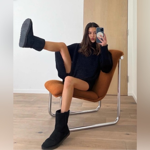 UGG Classic II Short Genuine Sheepskin Boots, Black, Size 9 - Picture 10 of 11